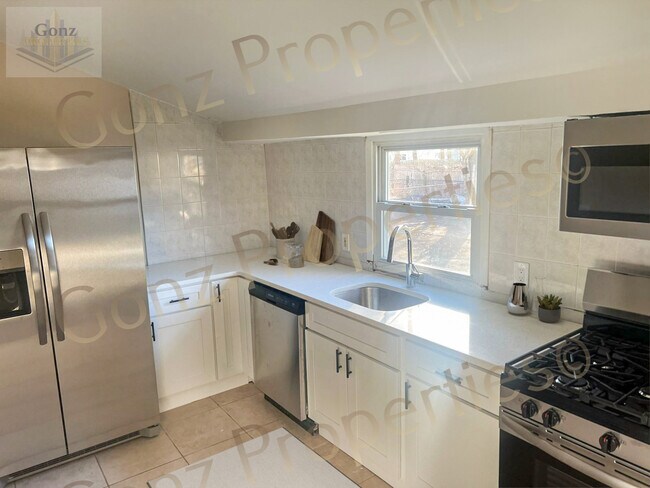 Photo - 664 Taylor Ave