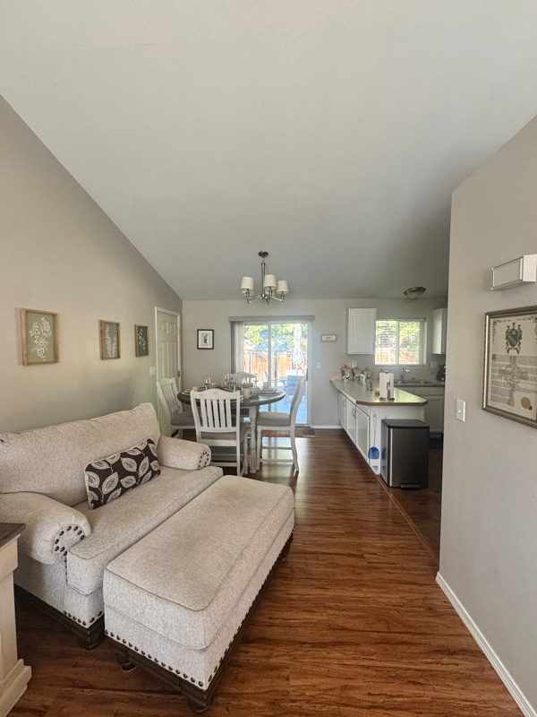 Photo - 4884 Thrush Ln