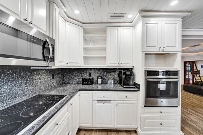 Building Photo - 5612 Harding St