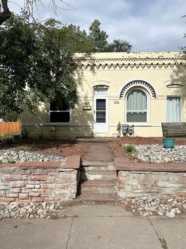 Building Photo - Adorable Sloan's Half Duplex Unit 2533  1 Rental