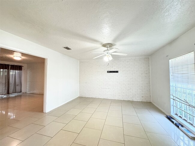Photo - 7449 Cook Rd Unidad True