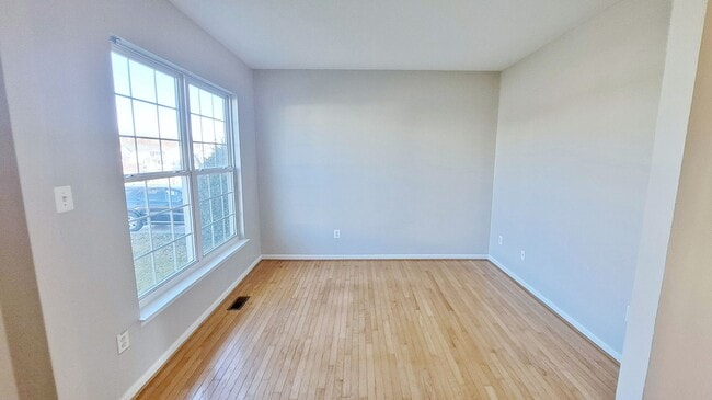 Photo - 3 Bed / 2-1/2 Bath Single Family Home w/1-Car garage