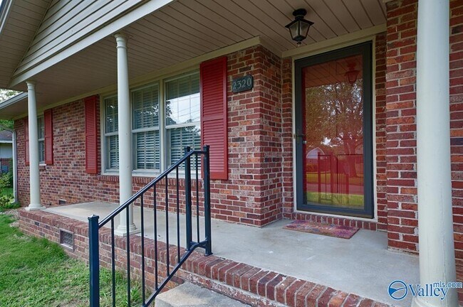 Photo - 2320 Rodgers Dr NE