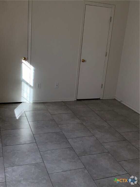 Building Photo - 2807 Vernice Loop Unit A Rental