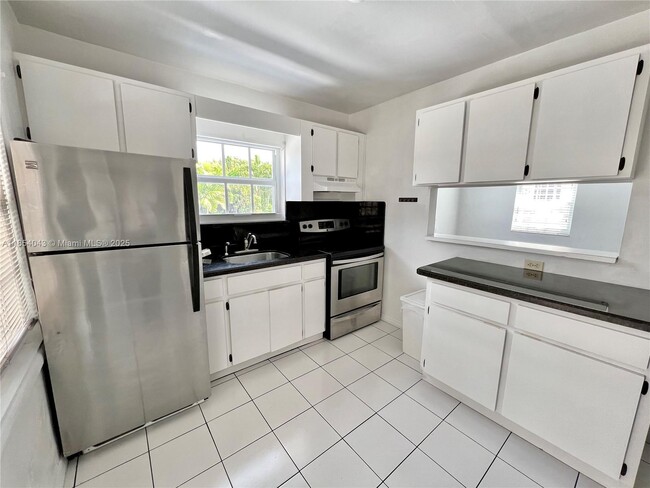 Photo - 227 Phoenetia Ave Unit 2