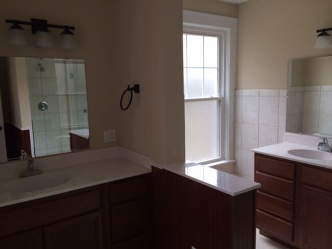 Photo - 1335 Whitethorn St