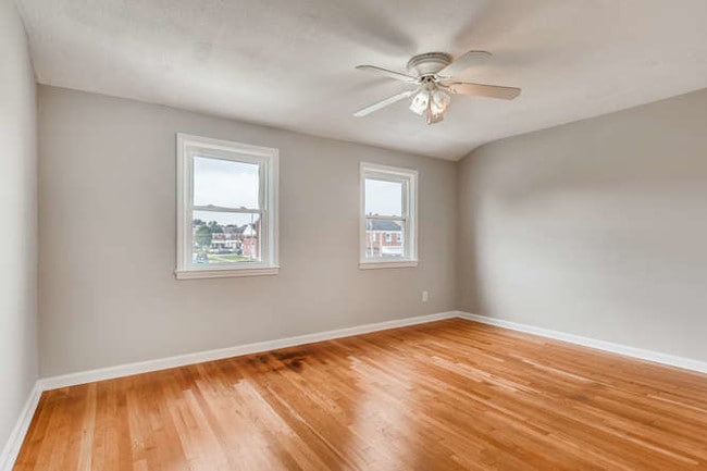 Photo - 902 Middlesex Rd