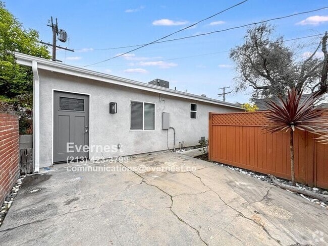 Building Photo - 3456 Redondo Blvd Rental