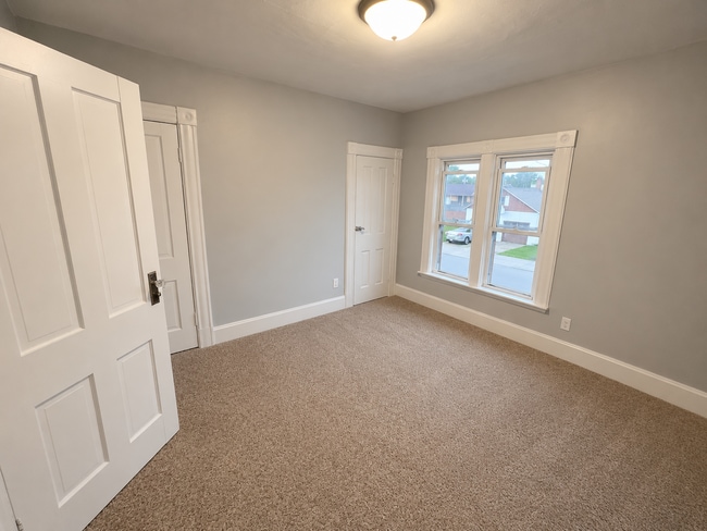 Master - 515 Railroad St Unit 515 B