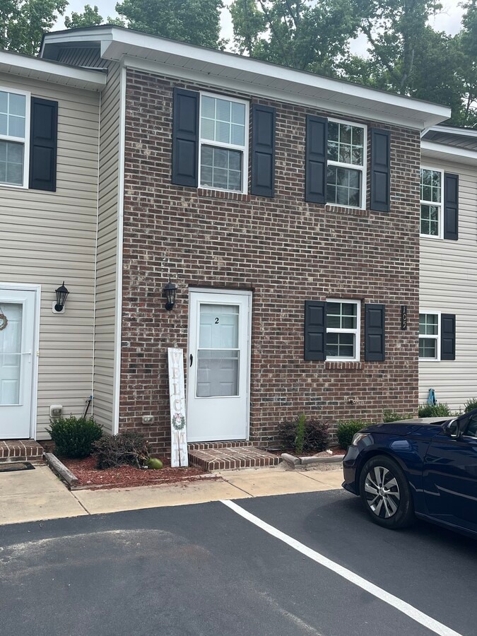 Photo - 105 Loganshire Way