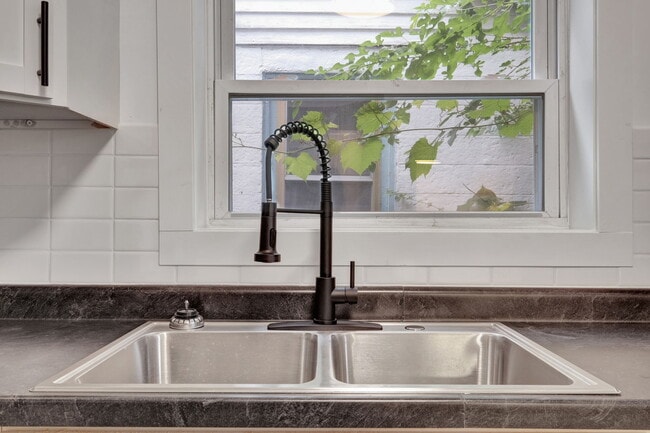 Photo - 1225 Regent St