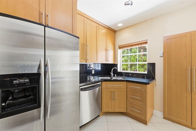 Photo - 3300 Segovia St