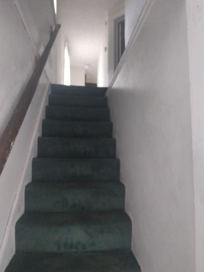 Building Photo - Spencer Unit 209 Upper