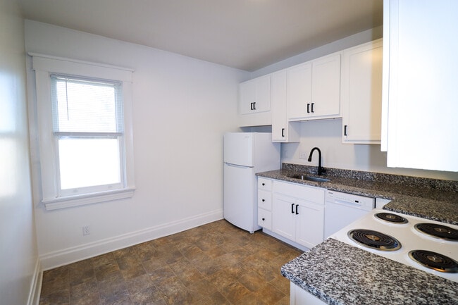 Photo - 2332 Beechmont
