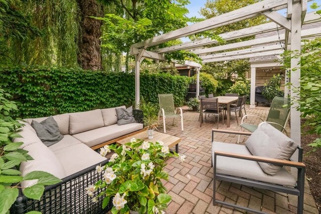 Photo - 930 Harvard Ct