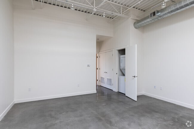 2BR, 2BA - 1124SF