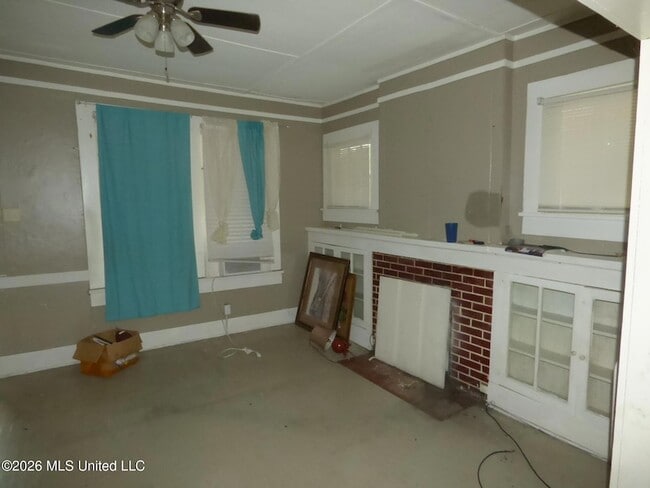 Photo - 215 Thompson St