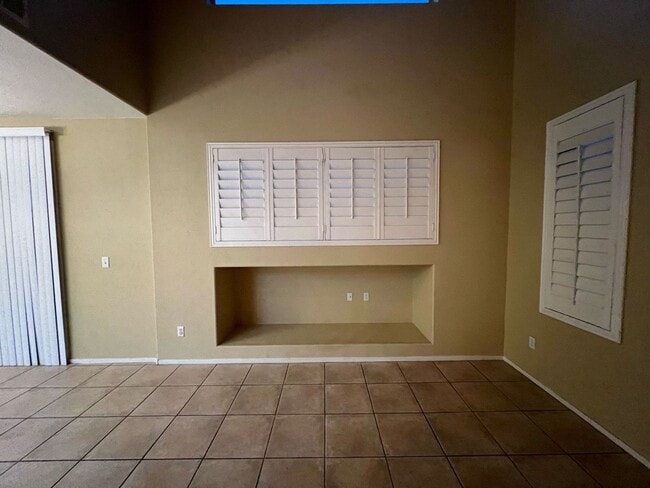 Photo - 205 Priority Point St