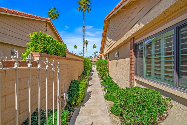 Photo - 39 Maximo Way