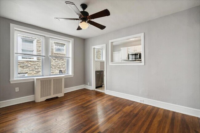 Photo - 7005-07 McCallum St