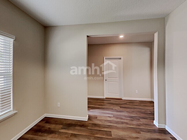 Photo - 185 Spruce Point