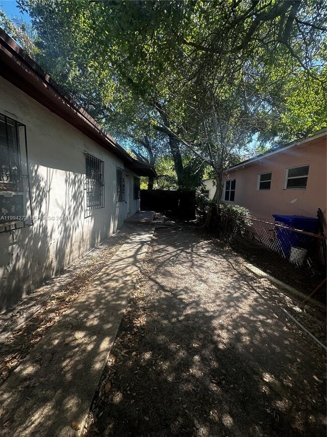 Building Photo - 112 NE 63rd St Unit 112