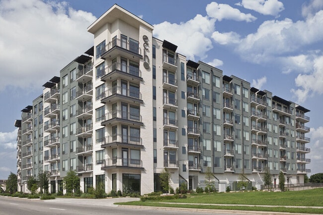 Building Photo - Echo