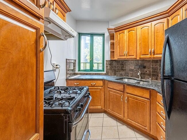 Photo - 1541 Metropolitan Ave