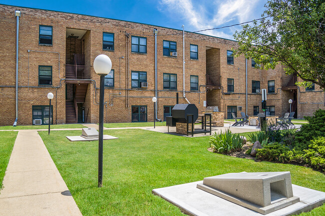 Elmhurst Terrace Apartments - Elmhurst, IL | ForRent.com