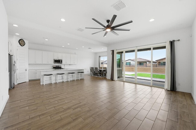 Photo - 4323 N 92nd Dr