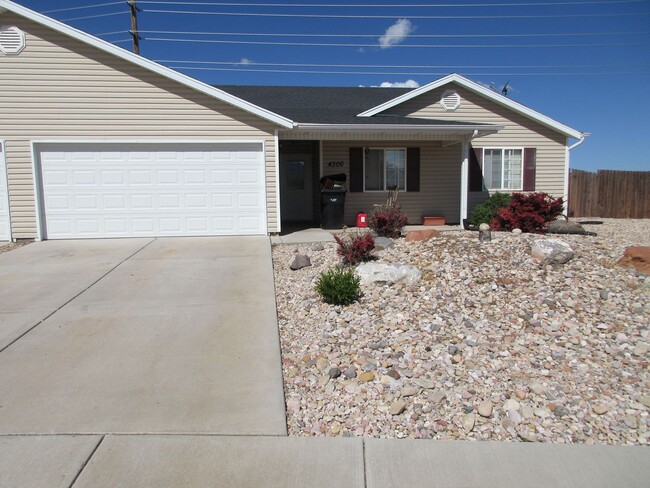 3 bedroom, 2 bathroom twin home in Lamplight - 3 bedroom, 2 bathroom twin home in Lamplight