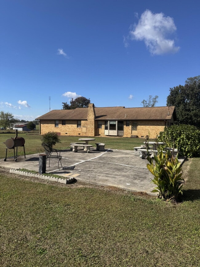 Photo - Spacious 3 Bedroom Home on Large Lot