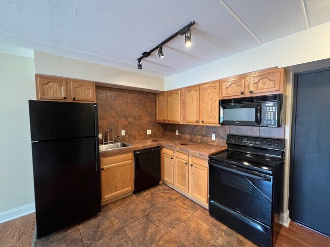 151 Robinson St