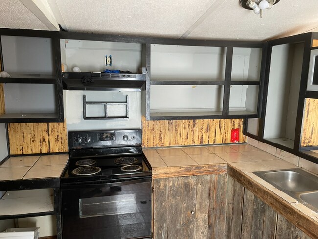 Photo - 148 Starlifter Ct