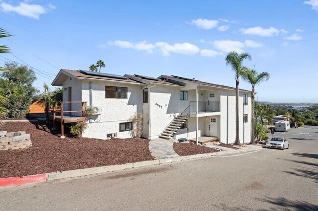 Photo - 3 Bed 2 Bath Townhouse For Rent in Pacific Beach.