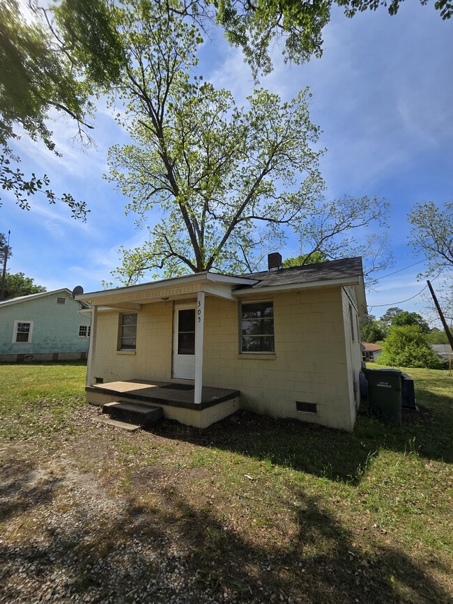 Building Photo - 305 Blyth Rd