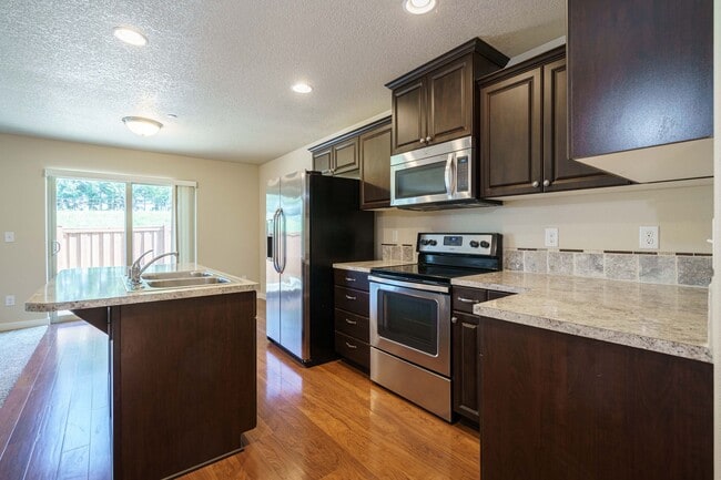 Photo - 1503 Sq Ft Townhome | 3 Bedrooms | Garage | Washer/Dryer Included