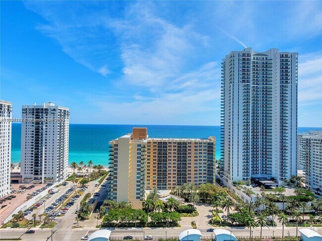 Building Photo - 2501 S Ocean Dr Unit 1520 (Available March 31) Rental