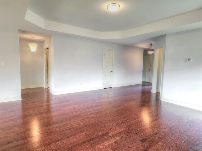 Photo - 107 Pembridge Ln