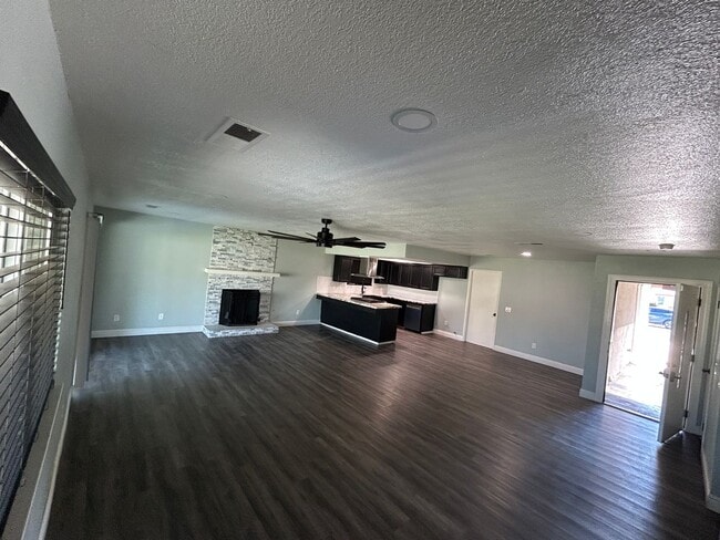 Photo - Don't miss out in North Hanford! 3 bedroom 2 bath with solar!