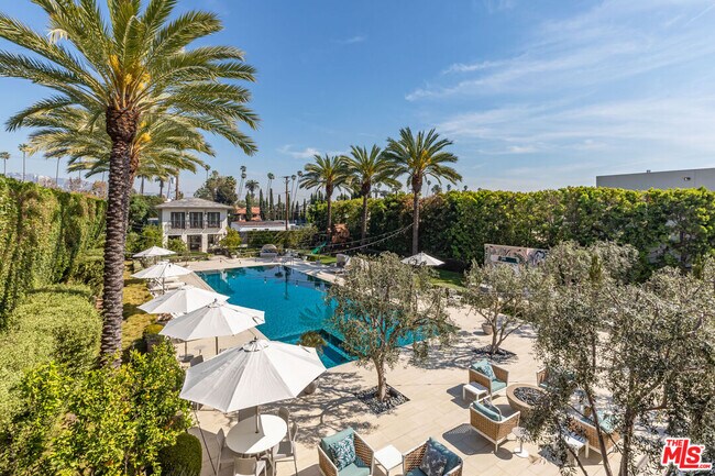 Photo - 618 N Beverly Dr