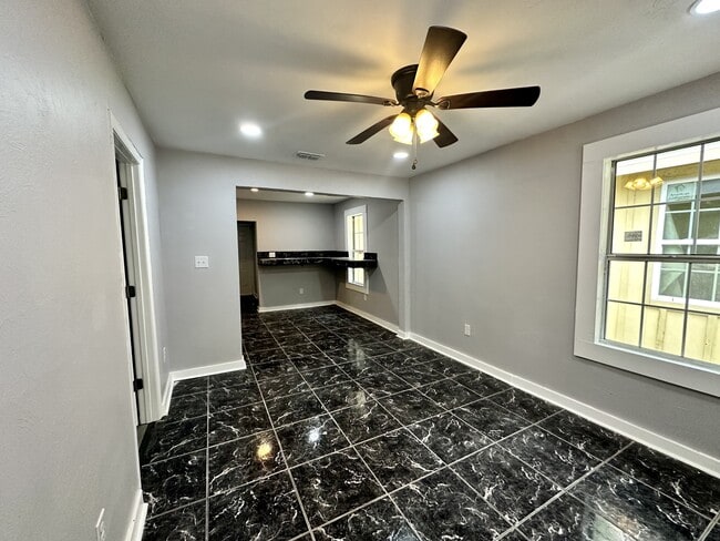 Photo - 3021 Creekwood Ln