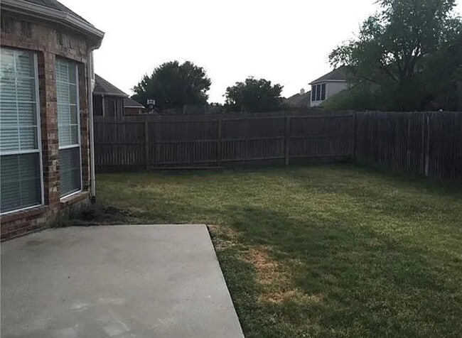 Photo - 2525 Persimmon Dr