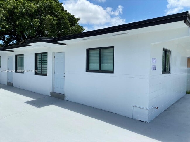 Building Photo - 1170 NW 25th St Unit 1170