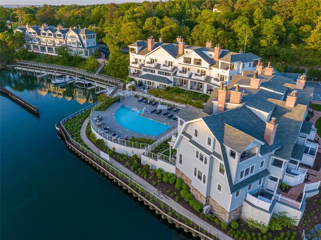 Building Photo - 65 Old Boathouse Lane S