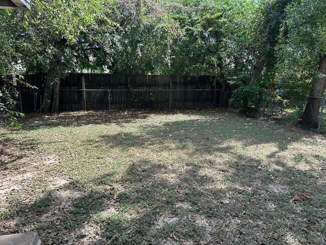Photo - College Station - 2 bedroom - 1 bath - fenced in yard - WD connections