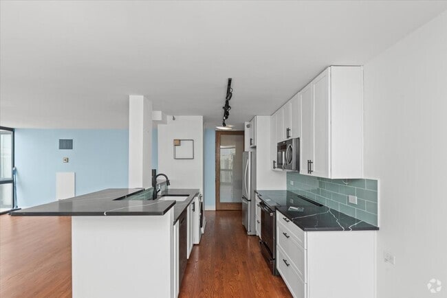 Building Photo - 1122 N Clark St Unit 2706 Rental