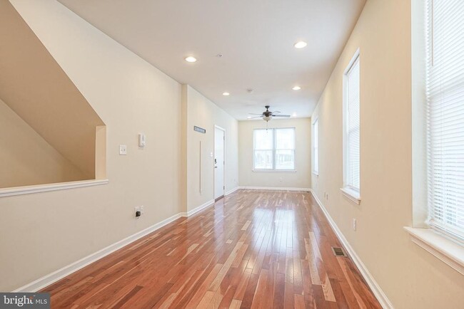 Photo - 825 N 16th St Townhome