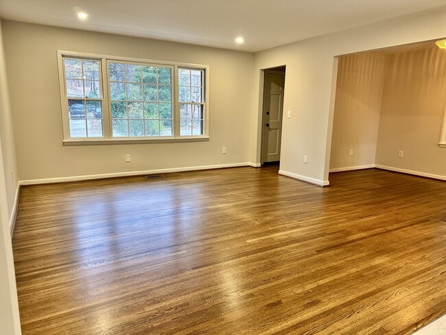 Photo - 231 Hillwood Ln