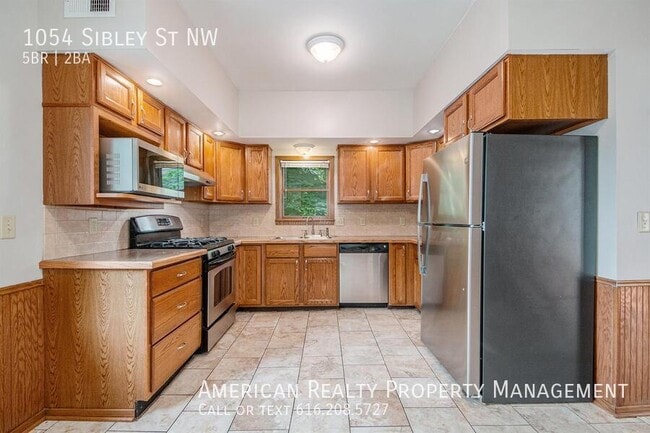 Photo - 1054 Sibley St NW